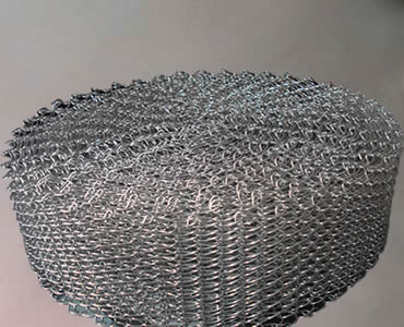 A round knitted wire mesh filter made of stainless steel material.
